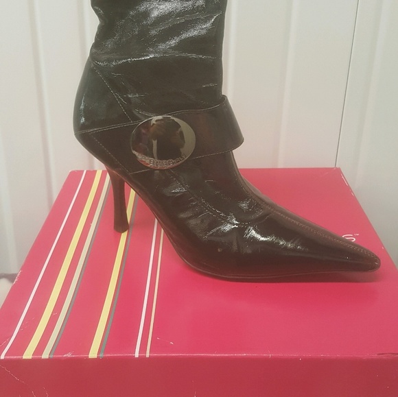 Shoes - Picture 3 of 4